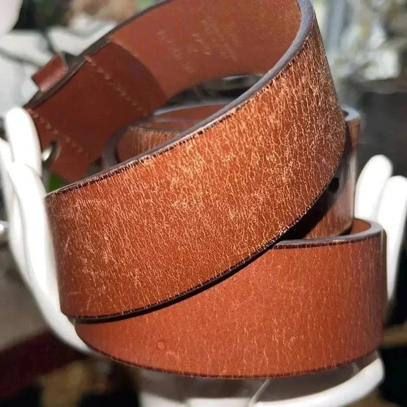 Levi’s Men’s Distressed Brown Leather Belt Brushed Silver Tone Buckle XL 42-44 - Picture 7 of 12